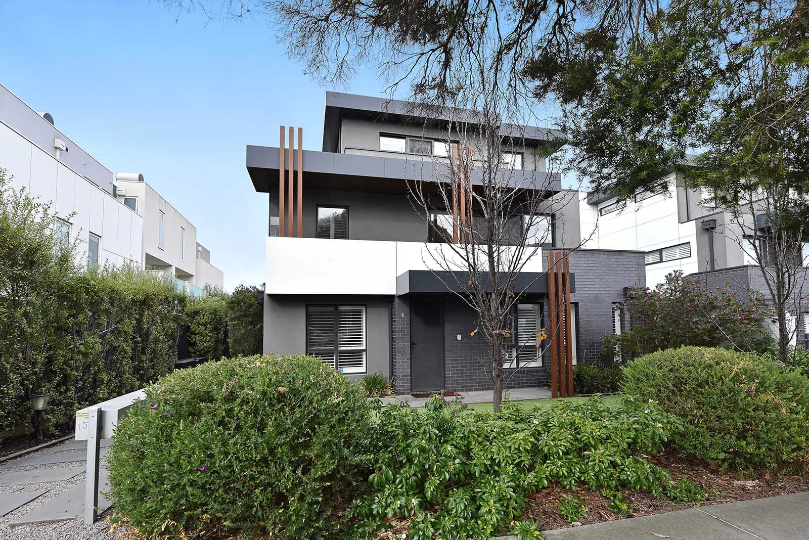 1/15-17 Hotham Rd, Niddrie, Vic 3042
