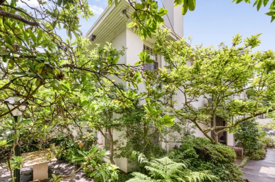 1/4 Lansell Road, Toorak, Vic 3142
