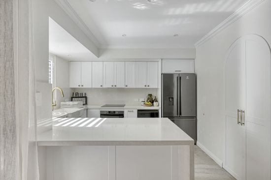 102/20 Fairway Drive, Clear Island Waters, Qld 4226