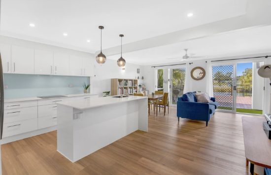 129/215 Cottesloe Drive, Mermaid Waters, Qld 4218