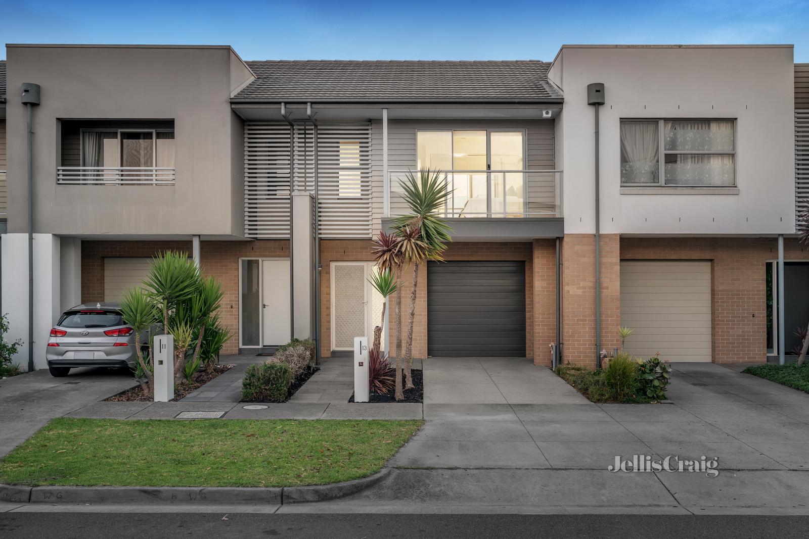 13 Newcastle Drive, Mulgrave, Vic 3170 13 Newcastle Drive, Mulgrave, Vic 3170