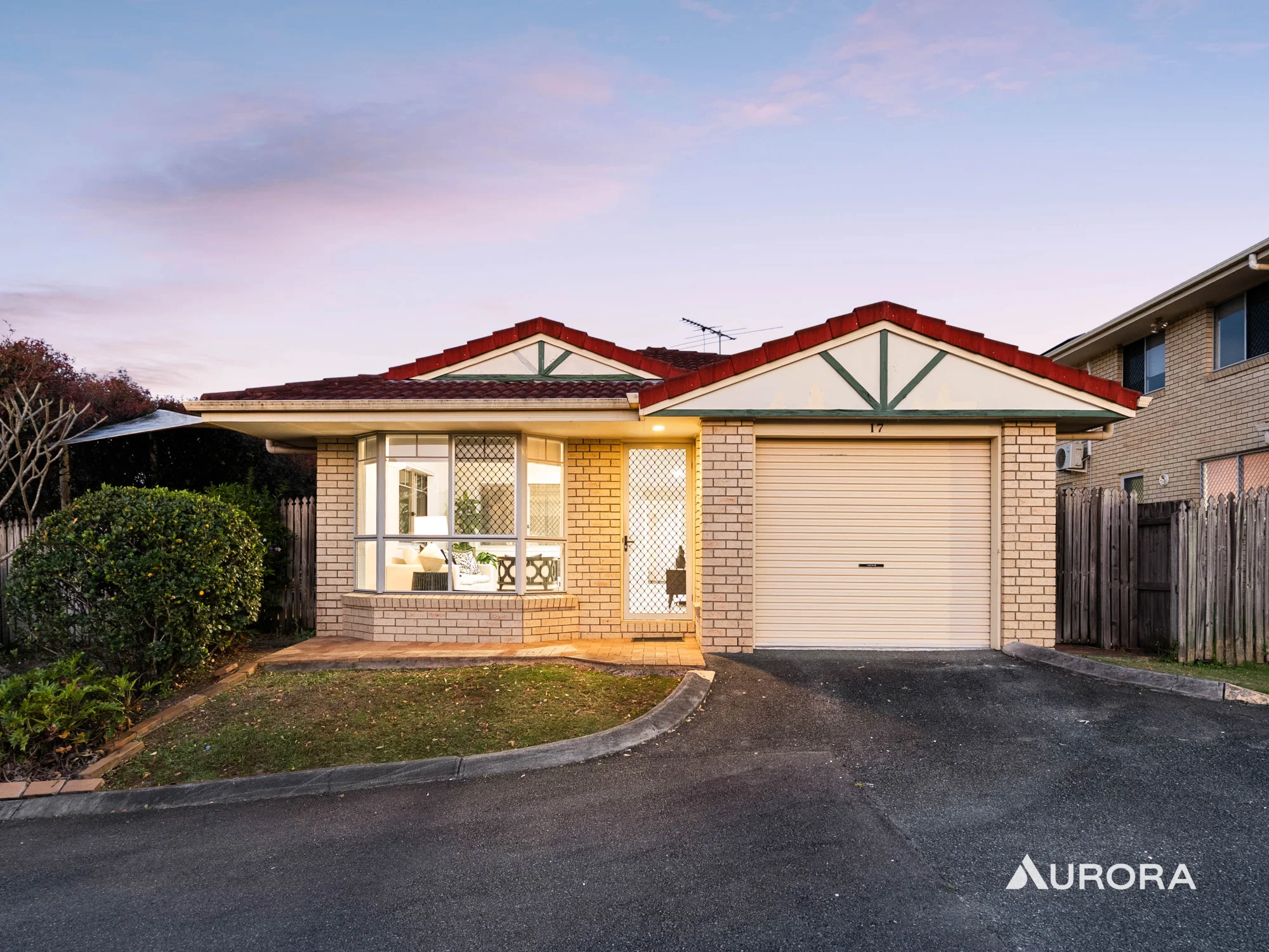 17/10 Lawrence Close, Robertson, Qld 4109