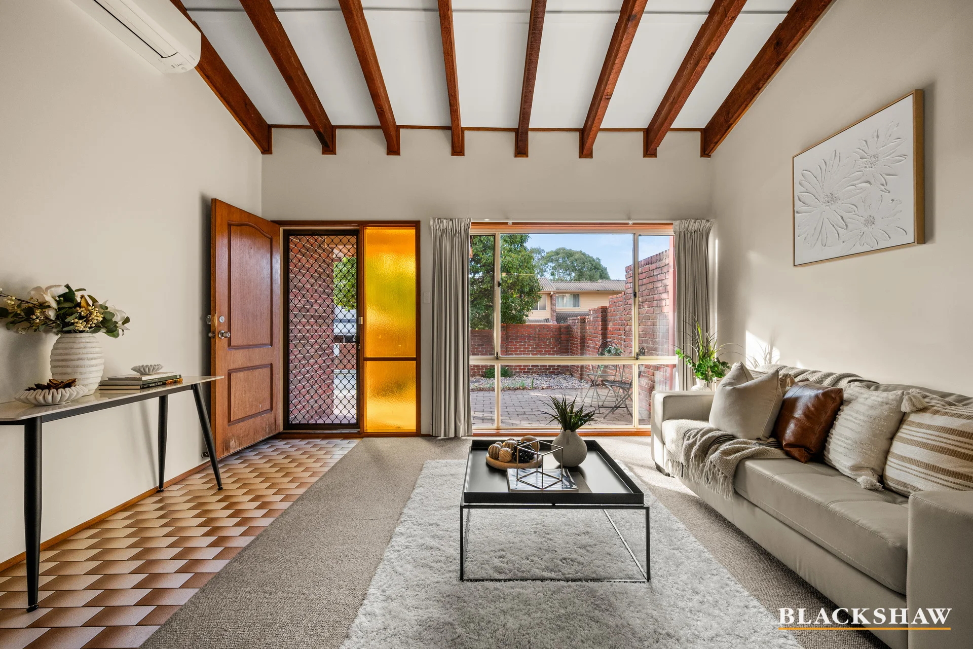 17 Terry Close, Phillip, ACT 2606