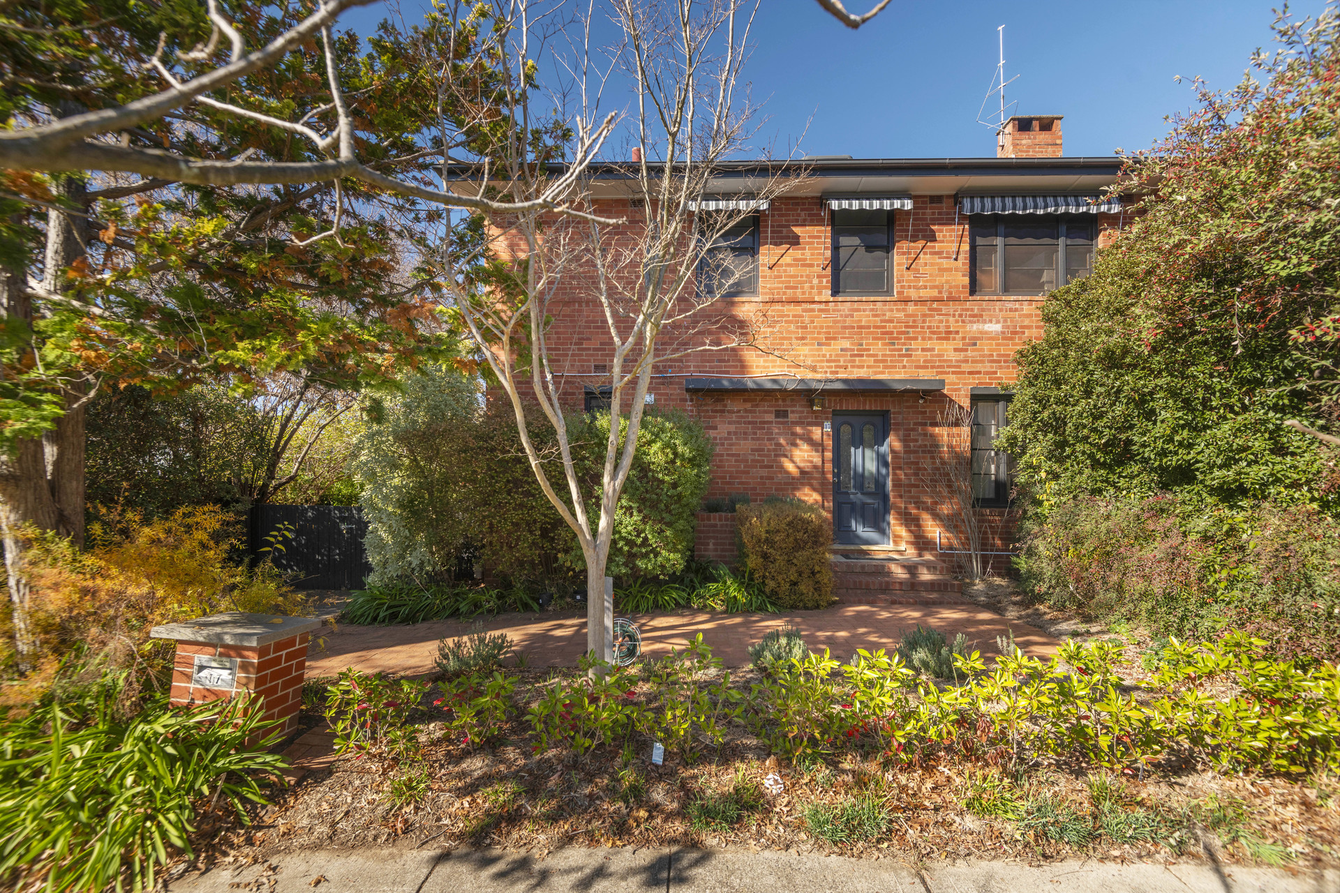 17 Vaughan Gardens, Narrabundah, ACT 2604 17 Vaughan Gardens, Narrabundah, ACT 2604