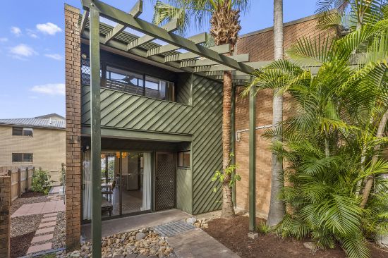 2/142 Carmody Road, St Lucia, Qld 4067