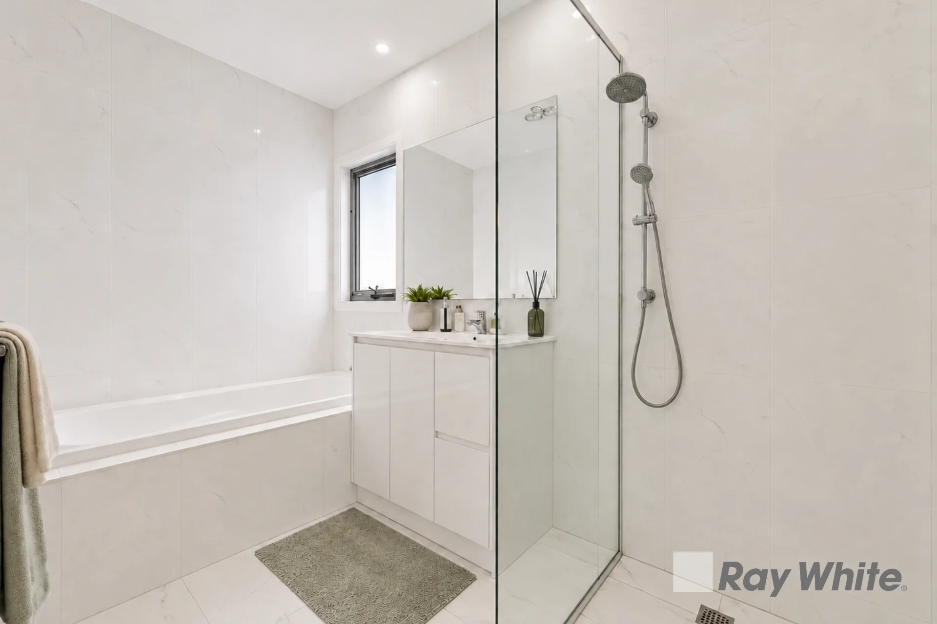 2/16 Oban Close, Endeavour Hills VIC 3802