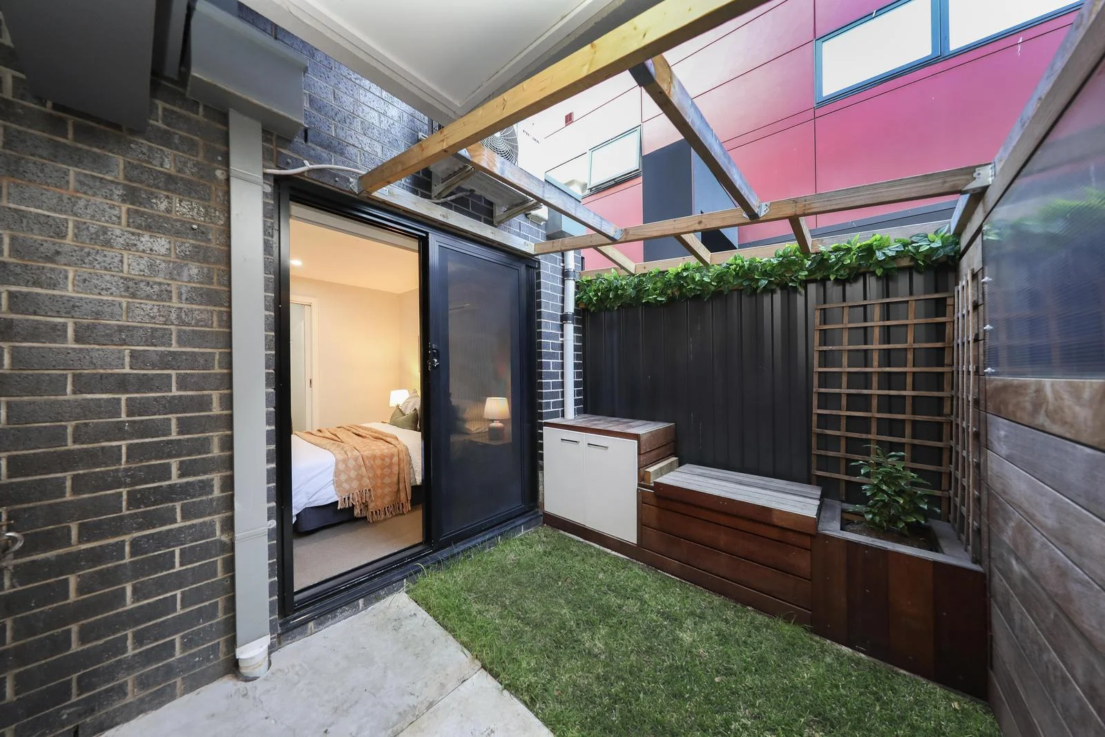 2/27 Dudley Street, Essendon North, Vic 3041