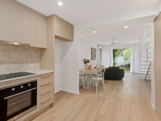 2/28 Guineas Creek Road, Currumbin Waters, Qld 4223