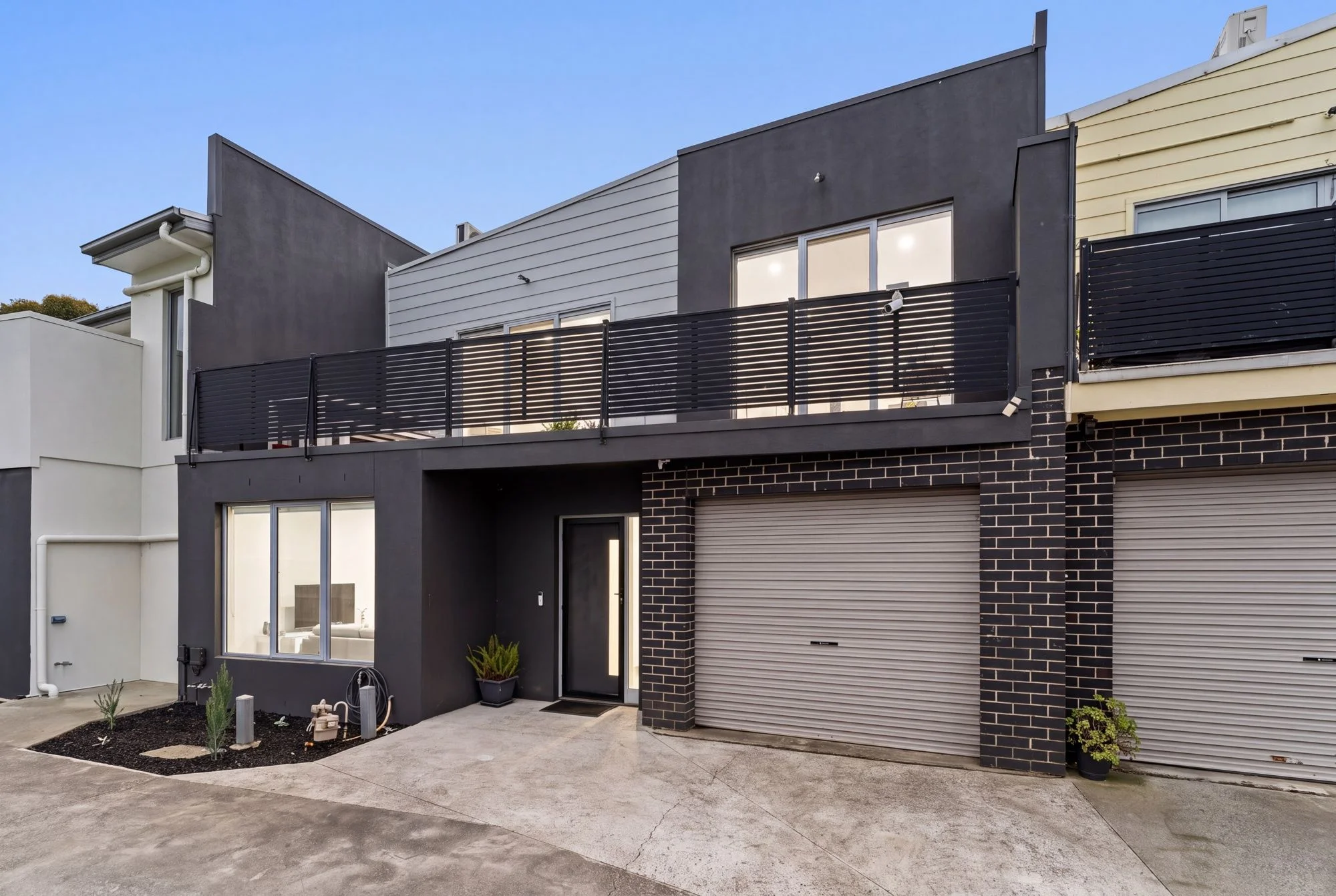 2/2A Lynch Road, Brooklyn VIC 3012