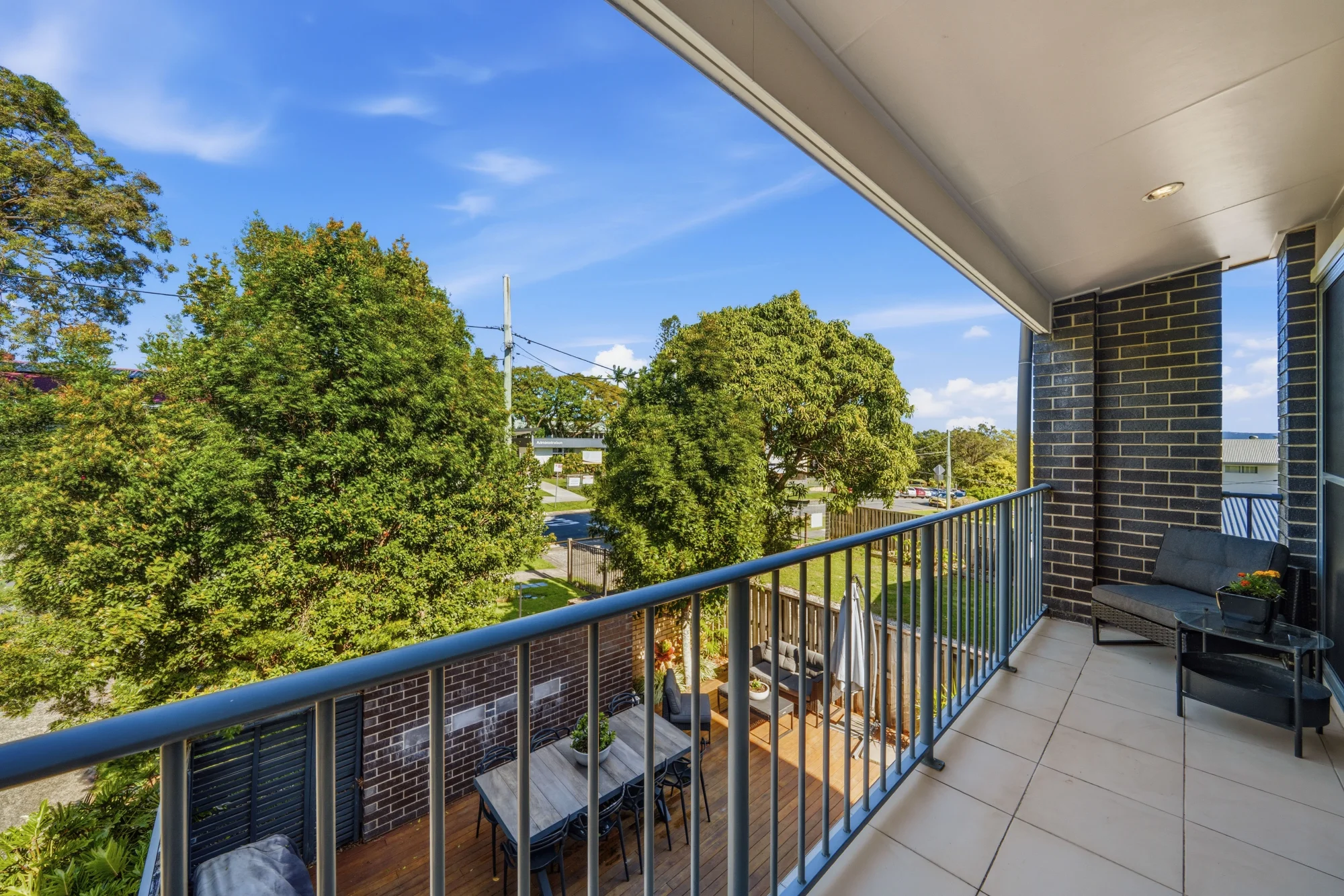 2/39 Gordon Street, Labrador, Qld 4215
