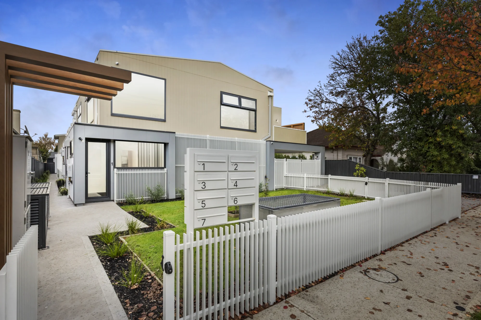 2/39 Rosamond Road, Maidstone, Vic 3012