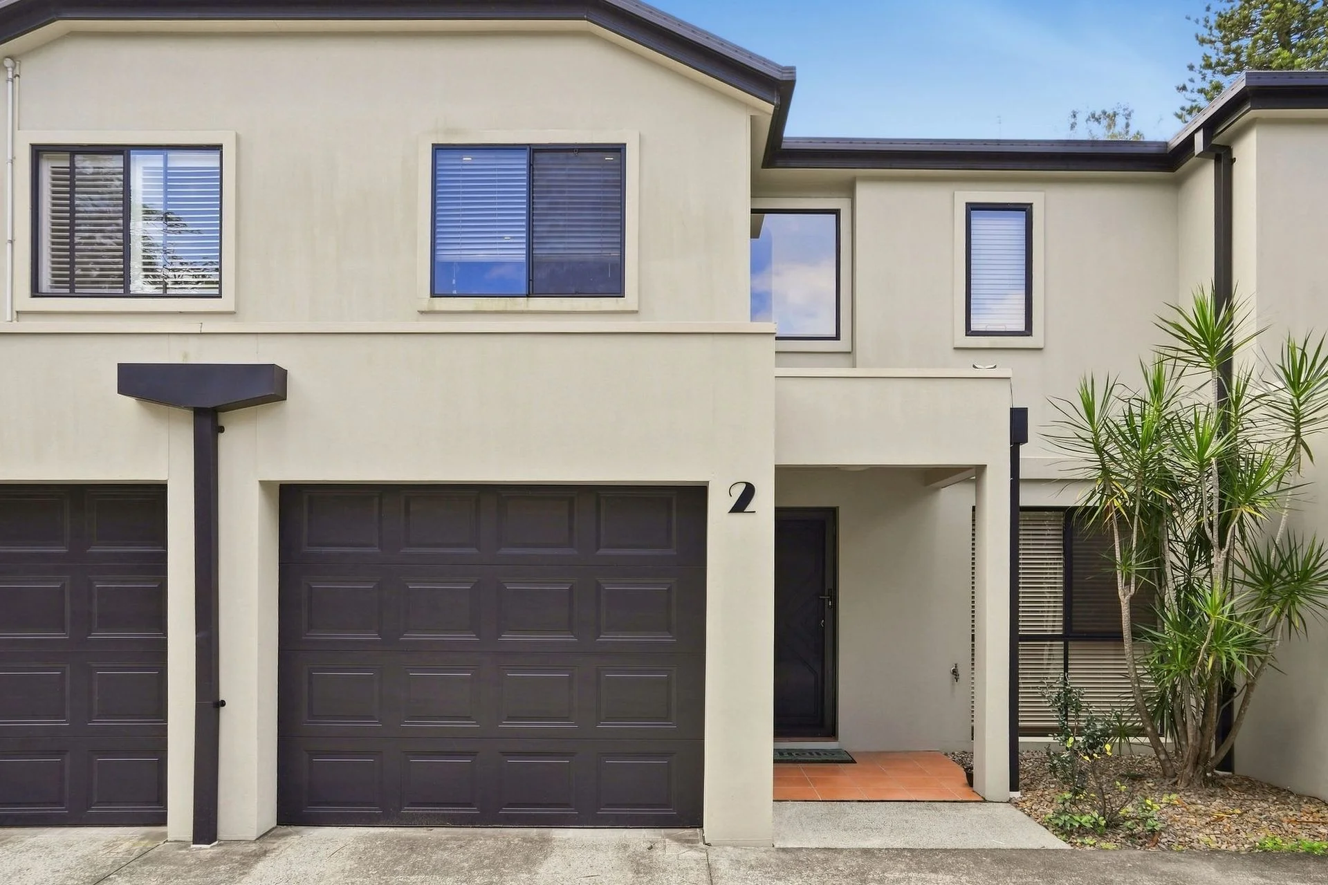 2/63 Muir Street, Labrador, Qld 4215