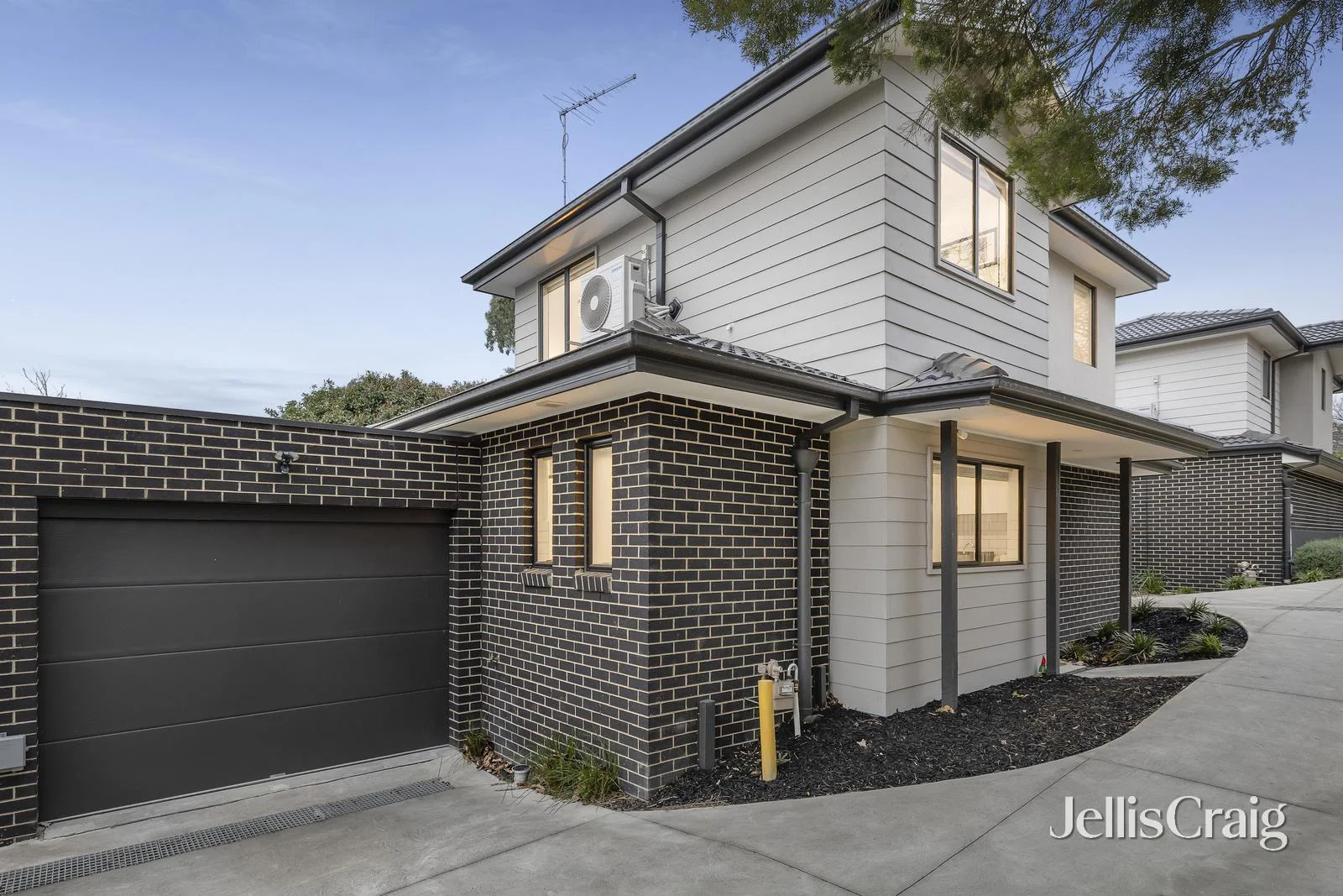 2/9 Newman Road, Croydon, Vic 3136