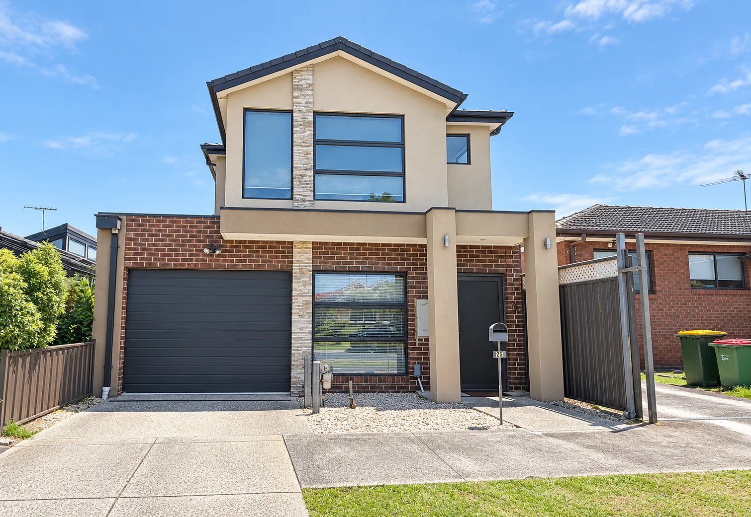 25 Pinnaroo Circuit, Meadow Heights VIC 3048