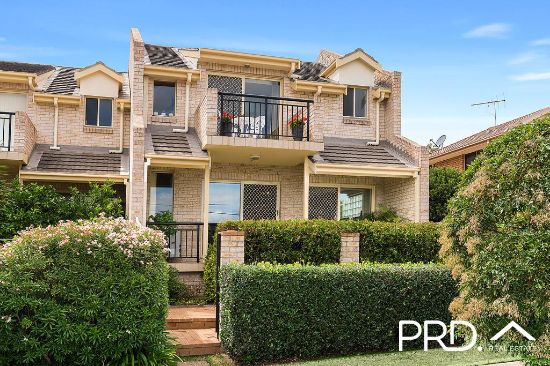 4/837 Henry Lawson Drive, Picnic Point, NSW 2213