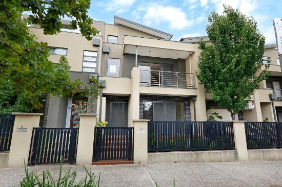 7/8 The Crossing, Caroline Springs, Vic 3023
