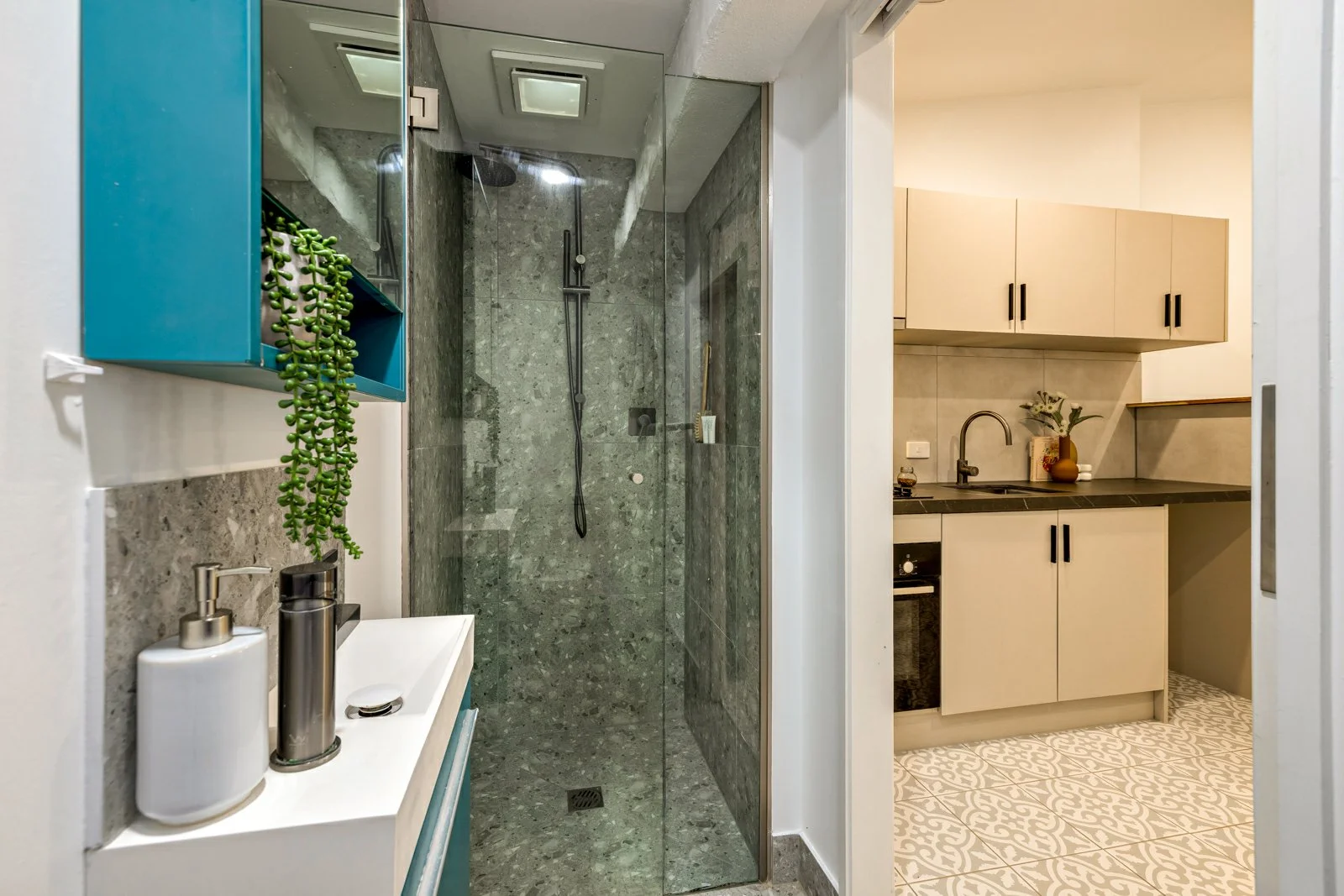 Unit 1/22-24 Collins Avenue, Edge Hill, Qld 4870