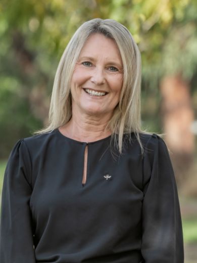 Tracey Russell - Real Estate Agent at Professionals Methven Group - Mooroolbark