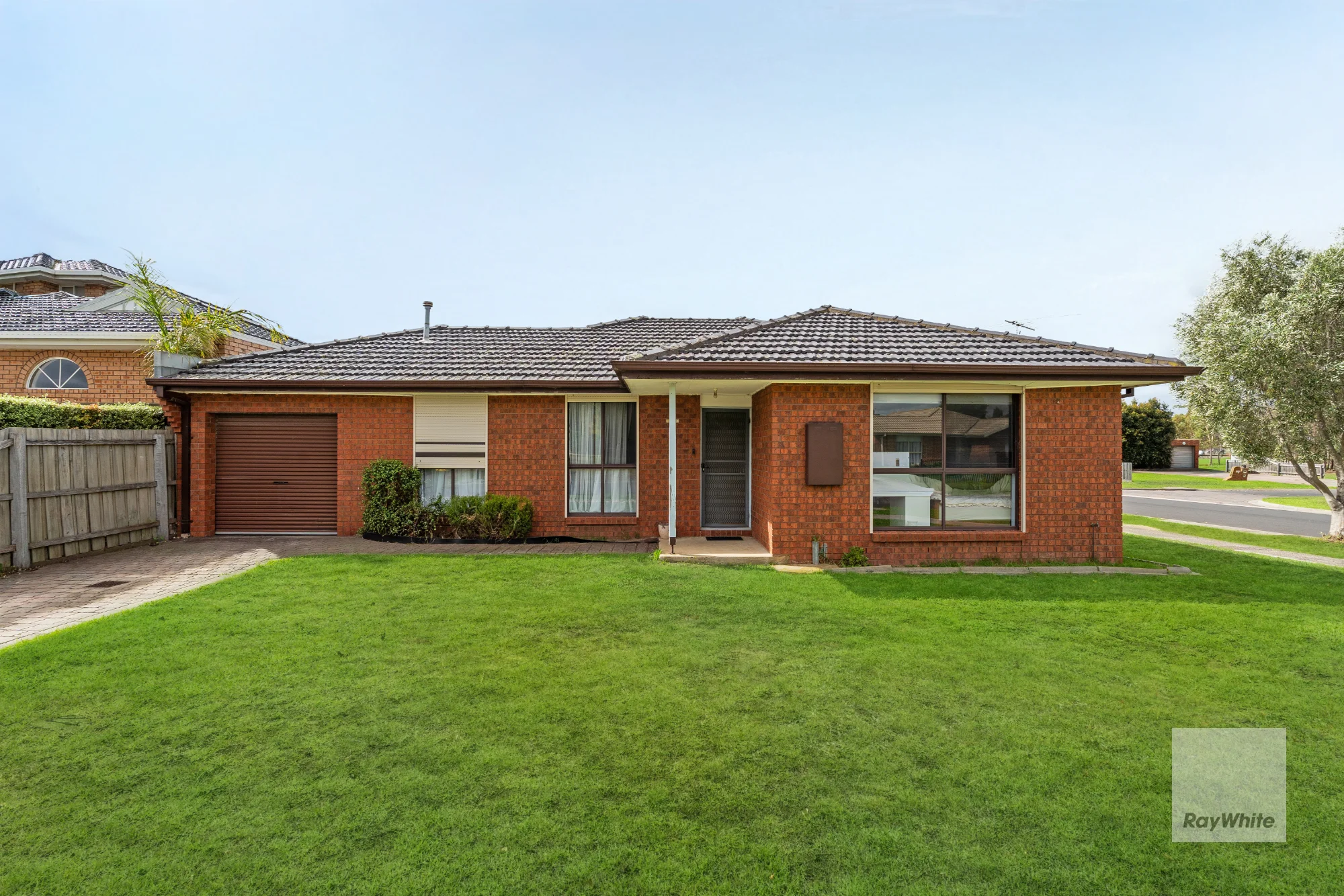 1/10 Saratoga Crescent, Keilor Downs, Vic 3038
