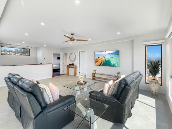 1/2 Derribong Avenue, Catalina, NSW 2536