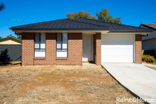 1/2 Melba Place, Tolland, NSW 2650