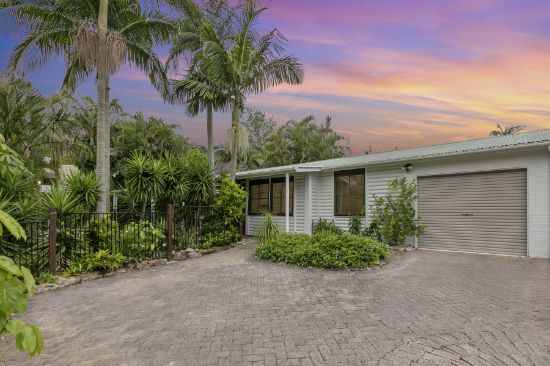 1/2  Park Crescent, Coolum Beach, Qld 4573