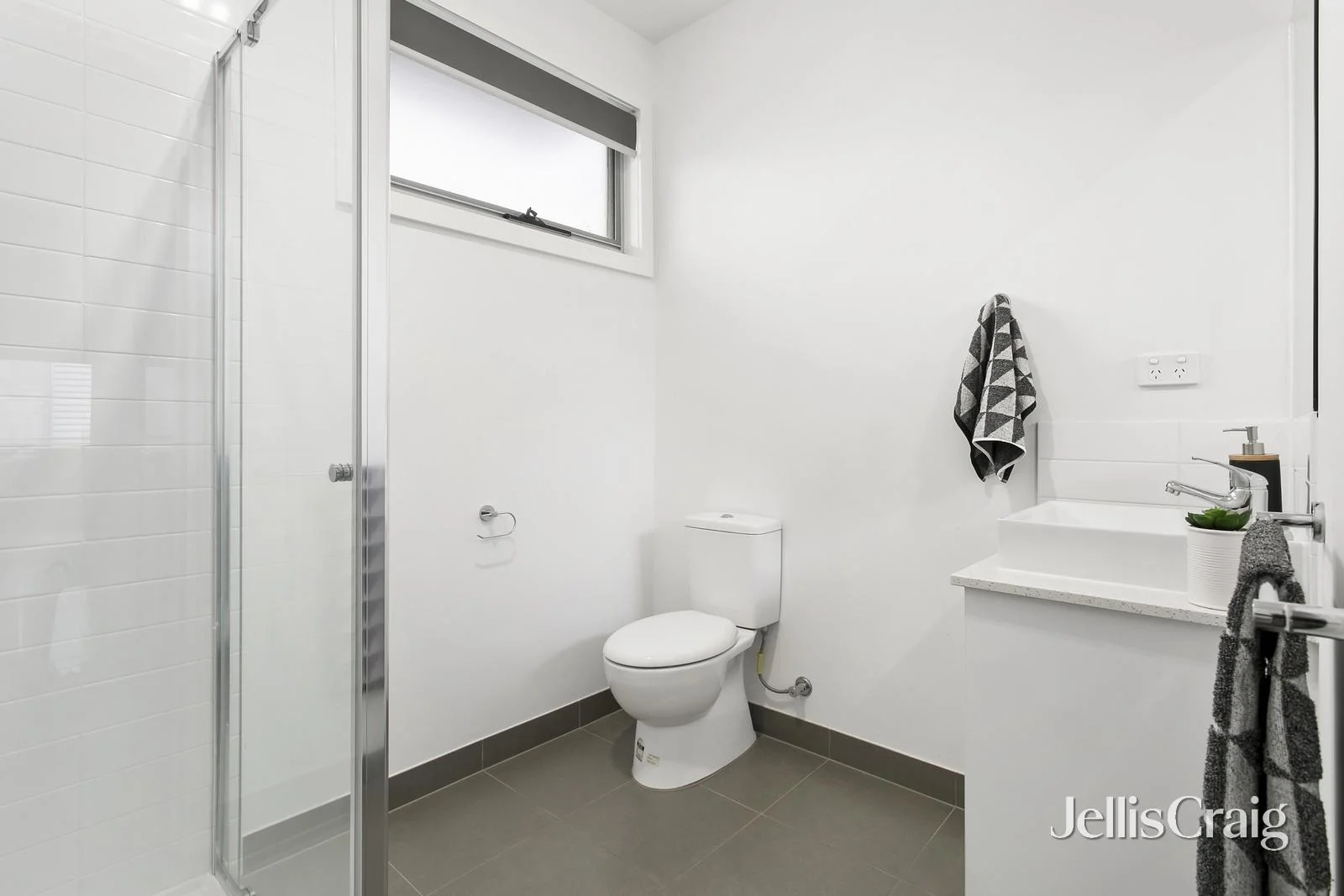 1/3 Queen Street, Essendon, Vic 3040