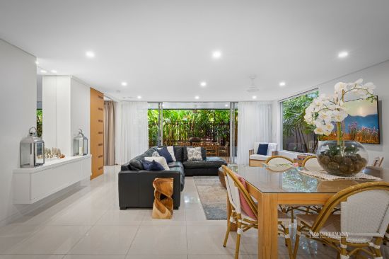 1/37 Noosa Drive, Noosa Heads, Qld 4567