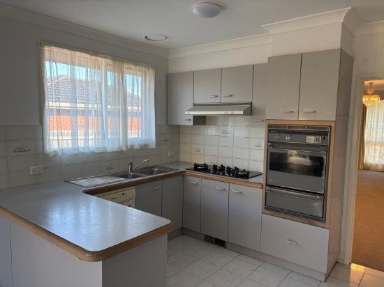 1/8 Mernda Avenue, Carnegie, Vic 3163