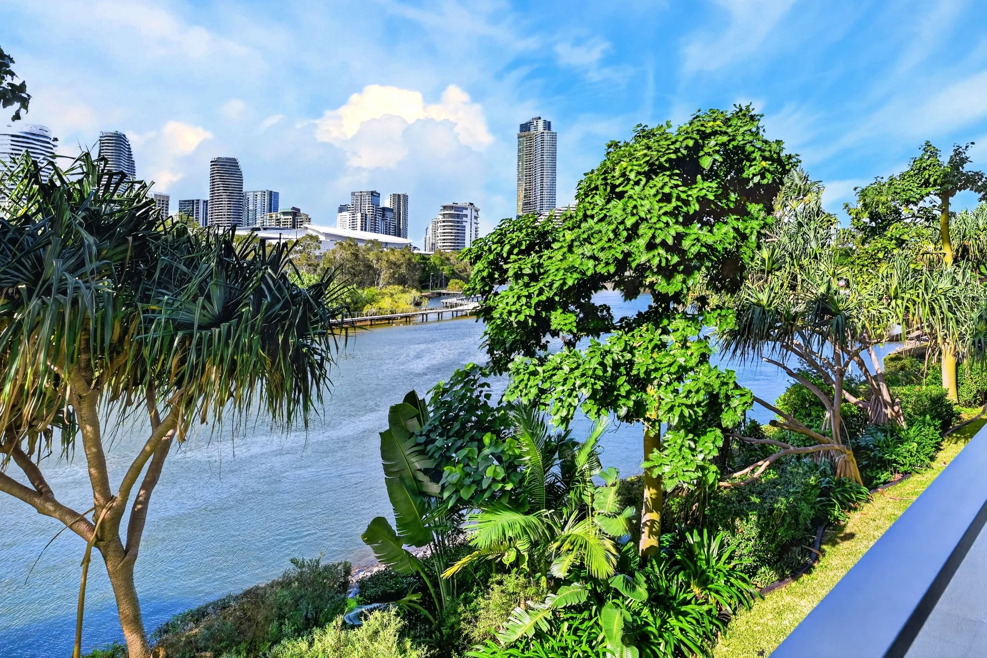 1111/33 T E Peters Drive, Broadbeach Waters QLD 4218