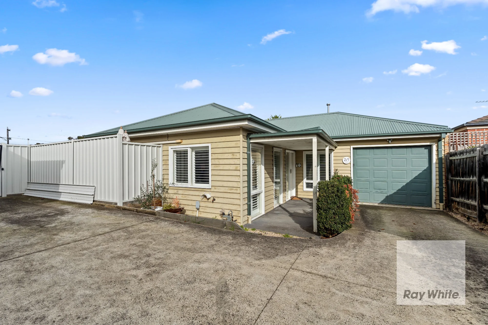2/1 Bradshaw Street, Kingsbury VIC 3083
