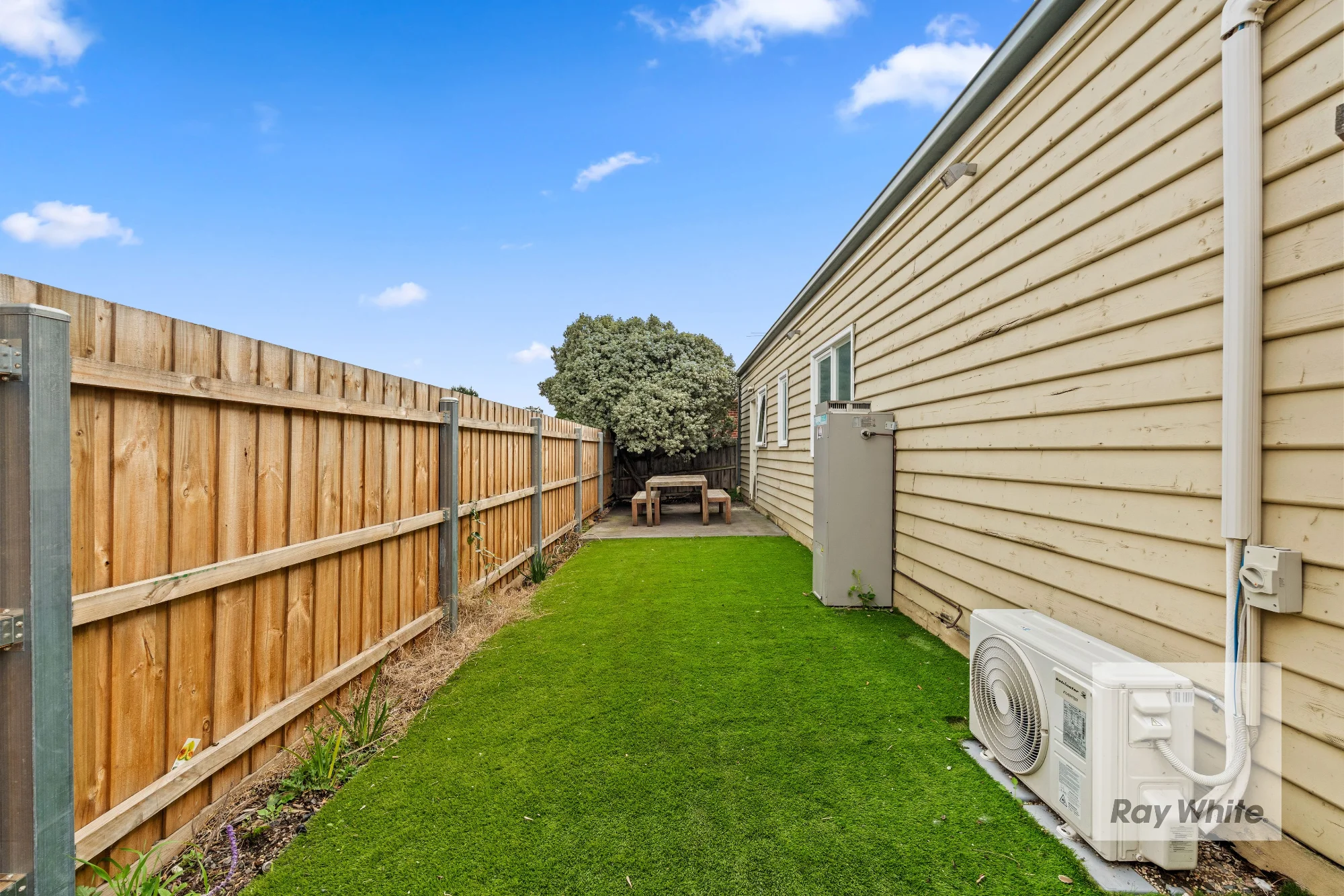 2/1 Bradshaw Street, Kingsbury VIC 3083