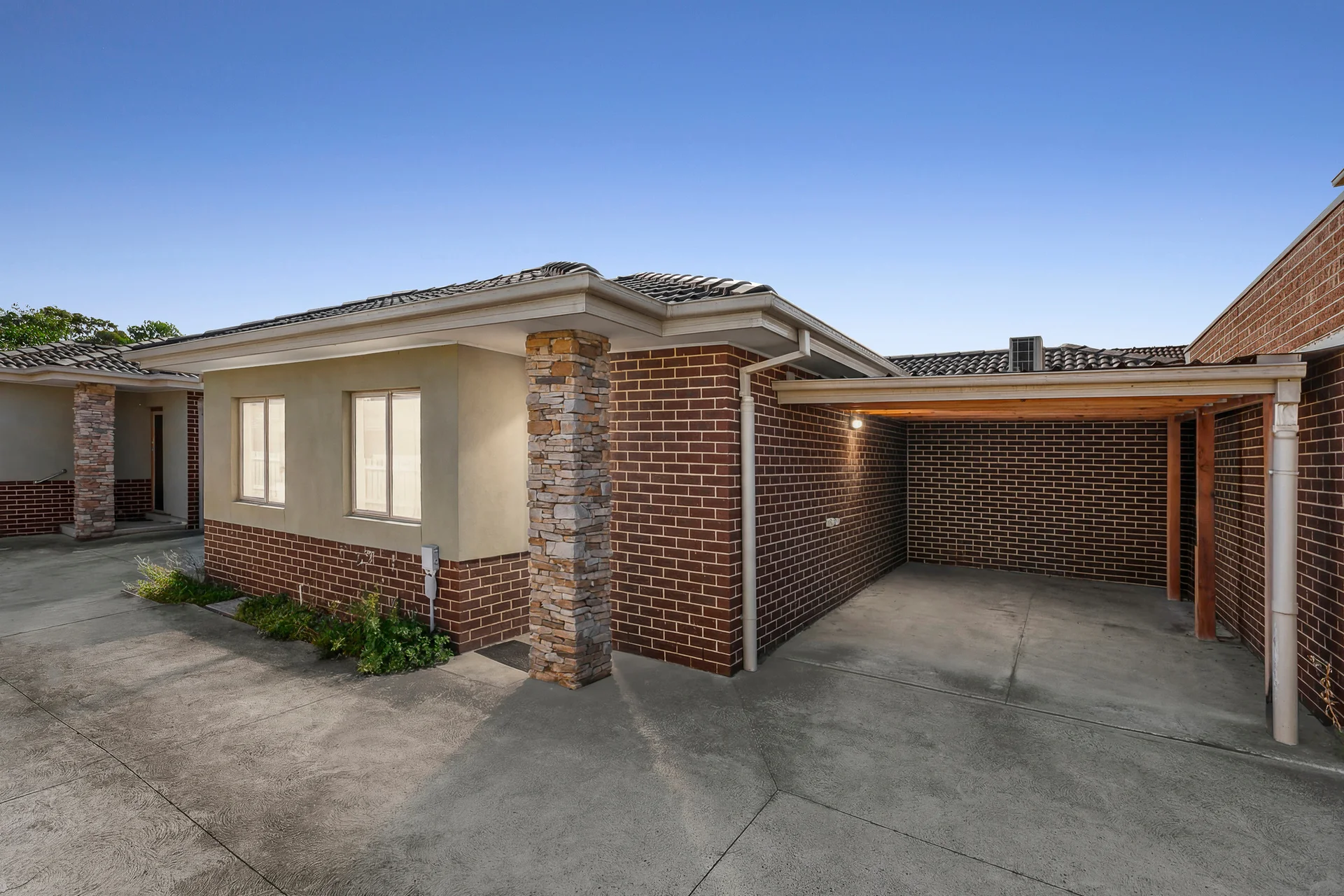 2/10 Sandra Avenue, Fawkner, Vic 3060