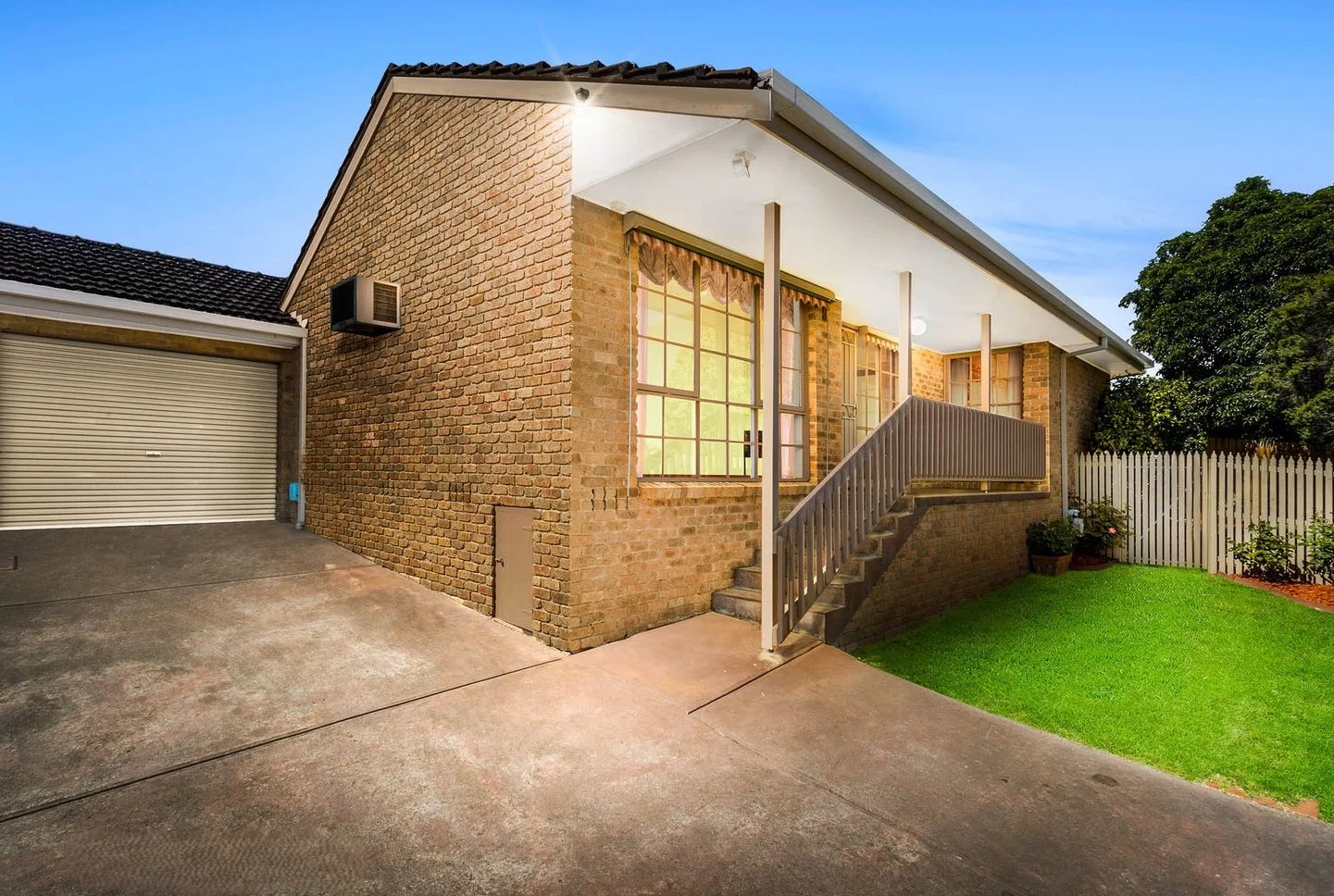 2/11 Howell Close, Doncaster East, Vic 3109