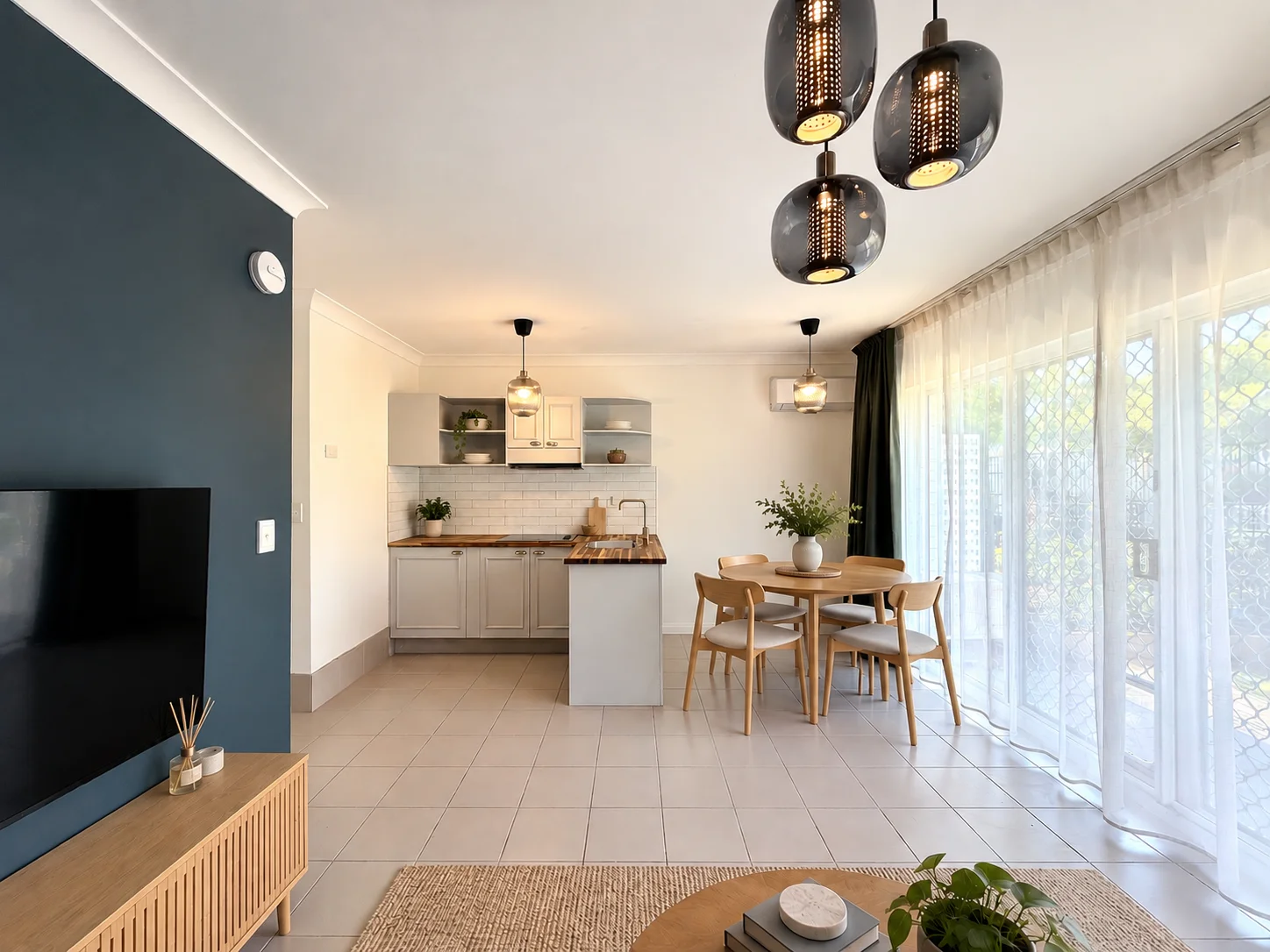 2/125 Frank Street, Labrador, Qld 4215
