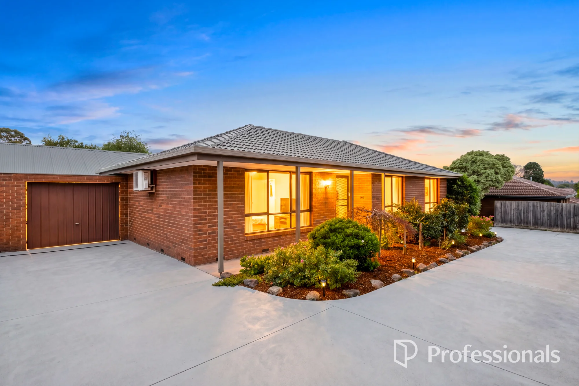 2/13 Doncaster East Road, Mitcham, Vic 3132
