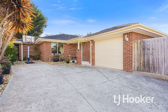 2/13 Luca Place, Pakenham, Vic 3810