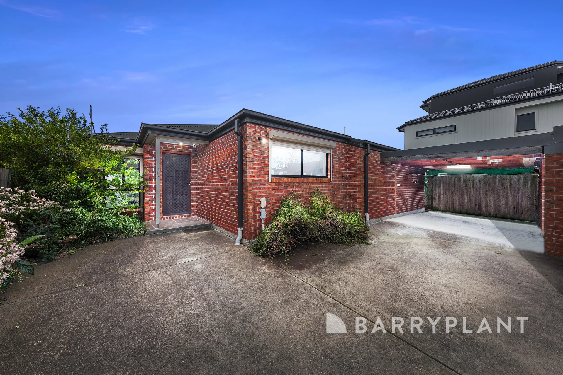 2/2 Peter Court, St Albans, Vic 3021