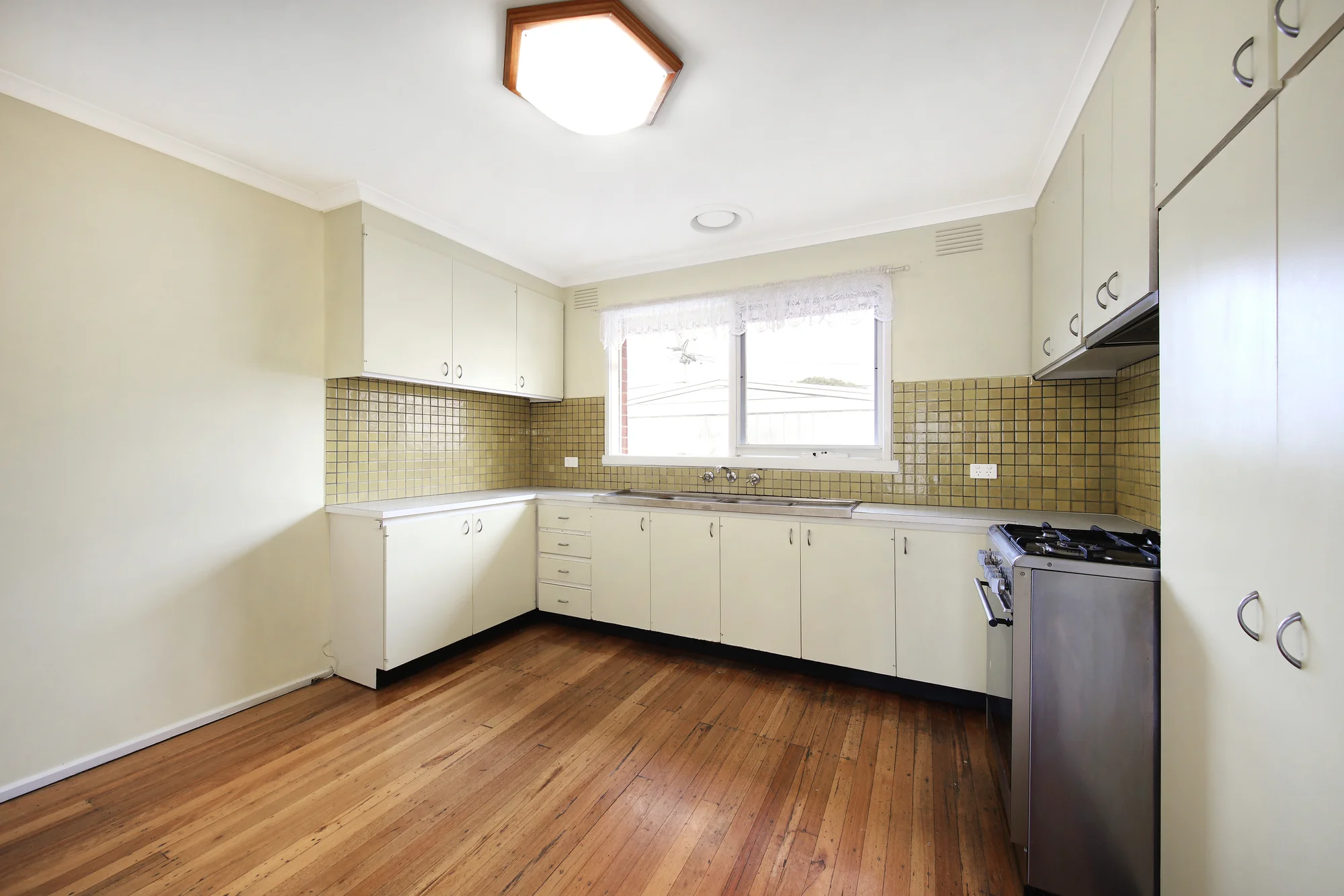 2/24 Bowen Street, Hughesdale, Vic 3166