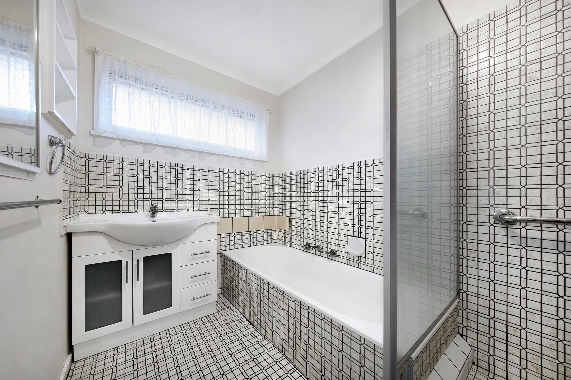 2/24 Bowen Street, Hughesdale, Vic 3166