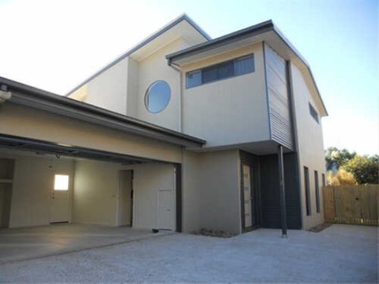 2/240 Broadwater Avenue West, Maroochydore, Qld 4558