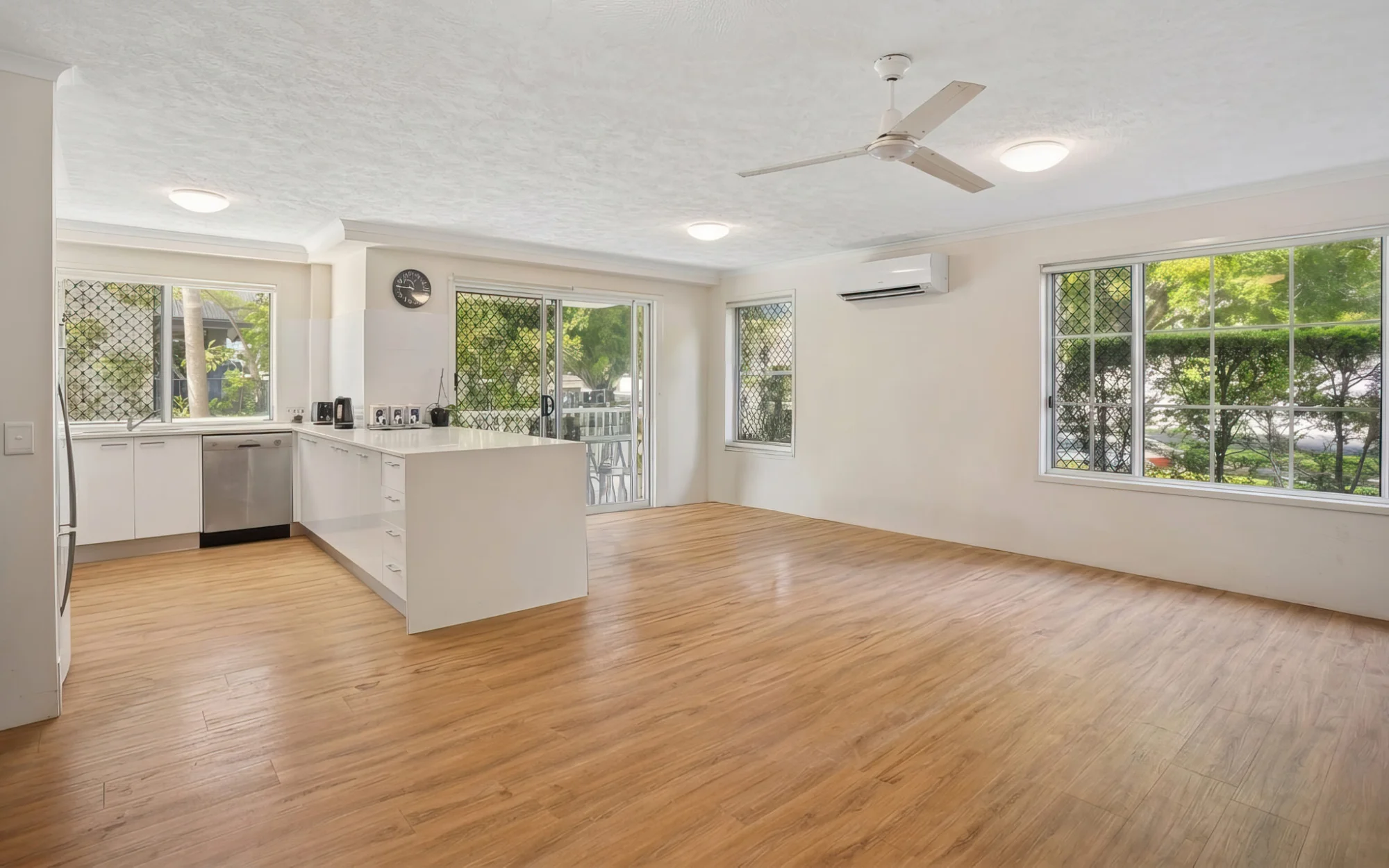 2/27-29 Walton Street, Southport, Qld 4215
