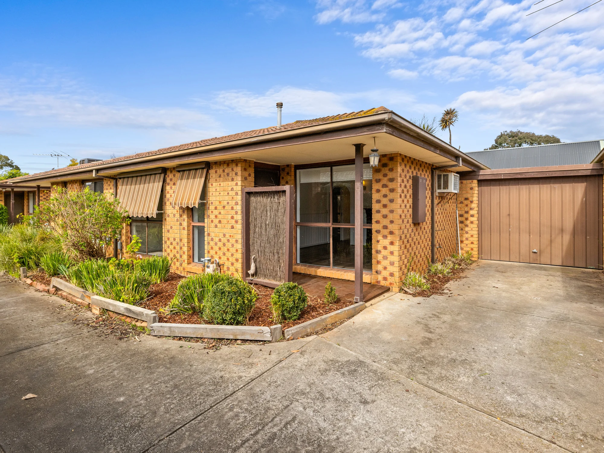 2/27  Mambourin Street, Werribee, Vic 3030