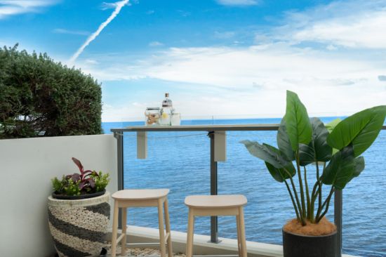 2/36 Woodcliffe Crescent, Woody Point, Qld 4019