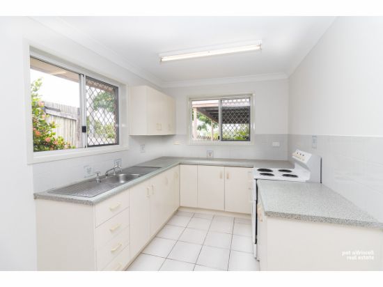 2/391 Feez Street, Norman Gardens, Qld 4701