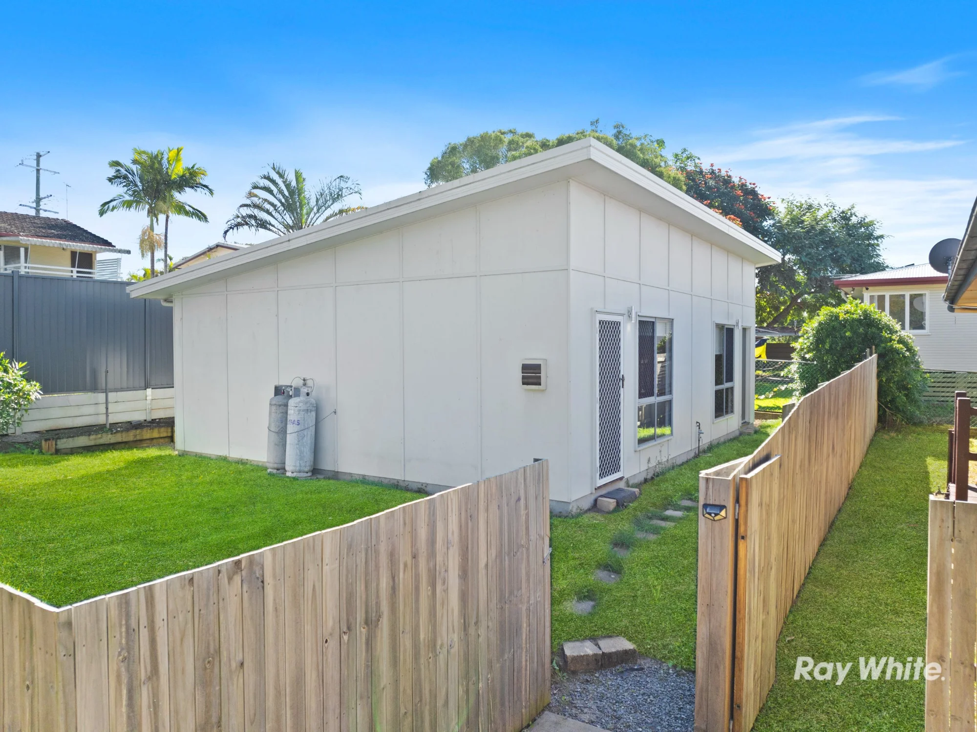 2/4 Skyline Drive, Kingston QLD 4114