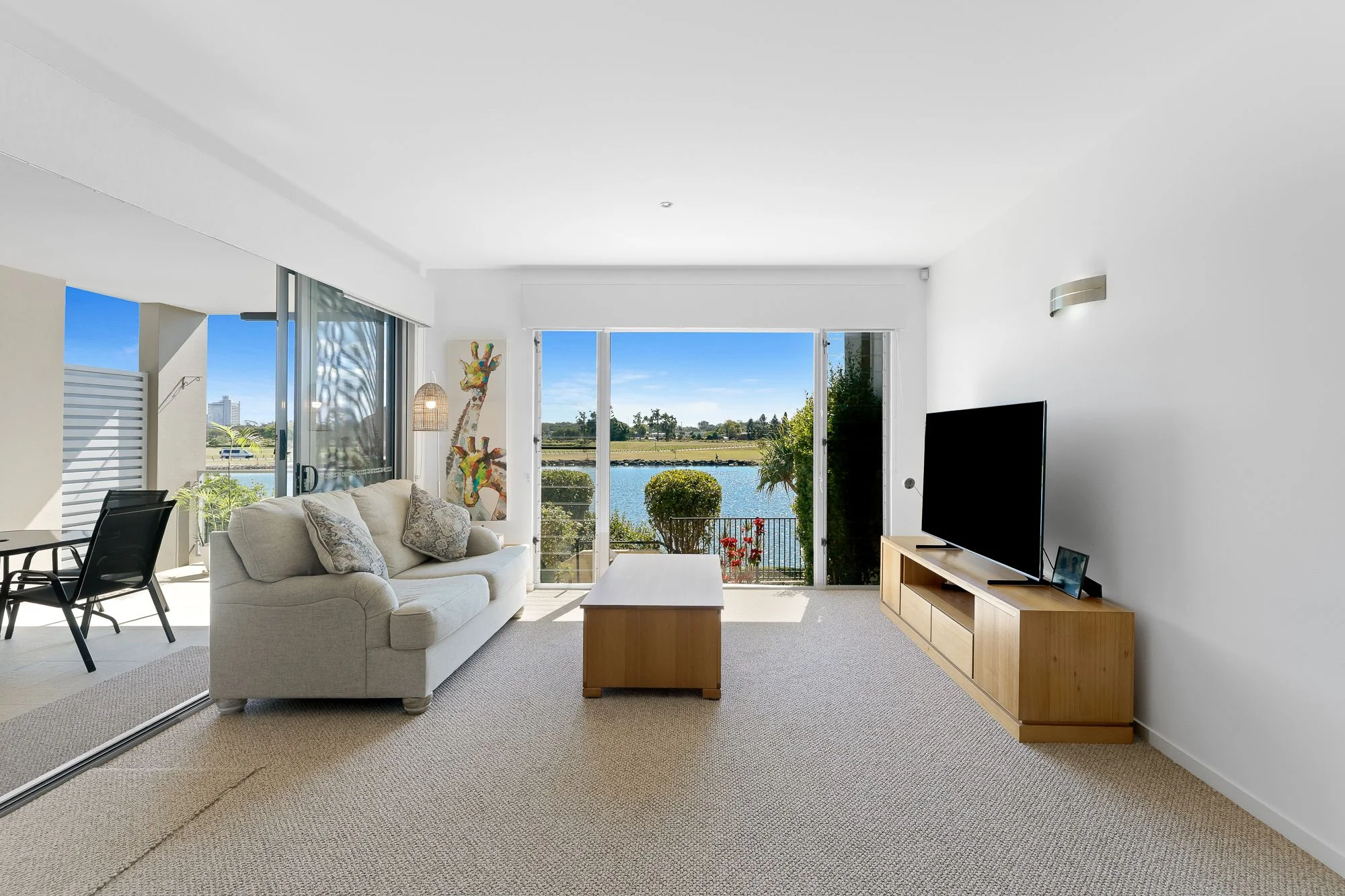 2/5055 Emerald Island Drive, Carrara QLD 4211