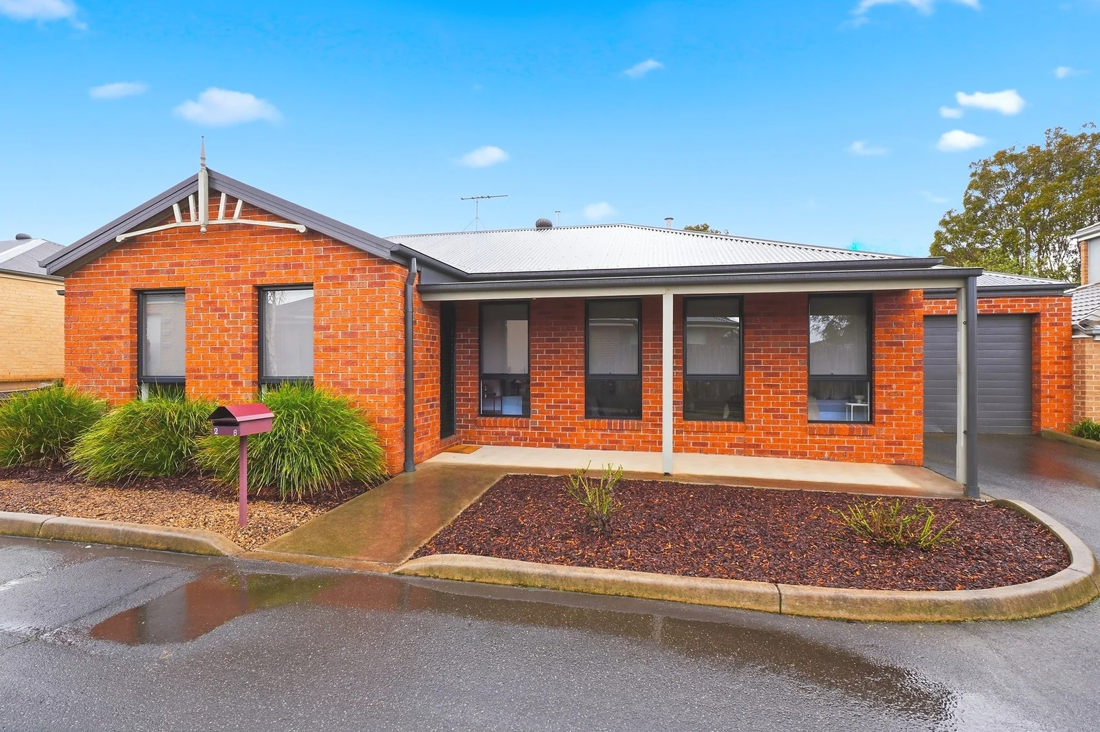 2/8 Silverdale Drive, Darley, Vic 3340