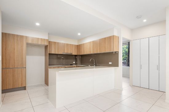 2/908 Logan Road, Holland Park West, Qld 4121