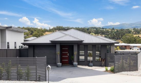 2 Grand Mews, Kingston, Tas 7050